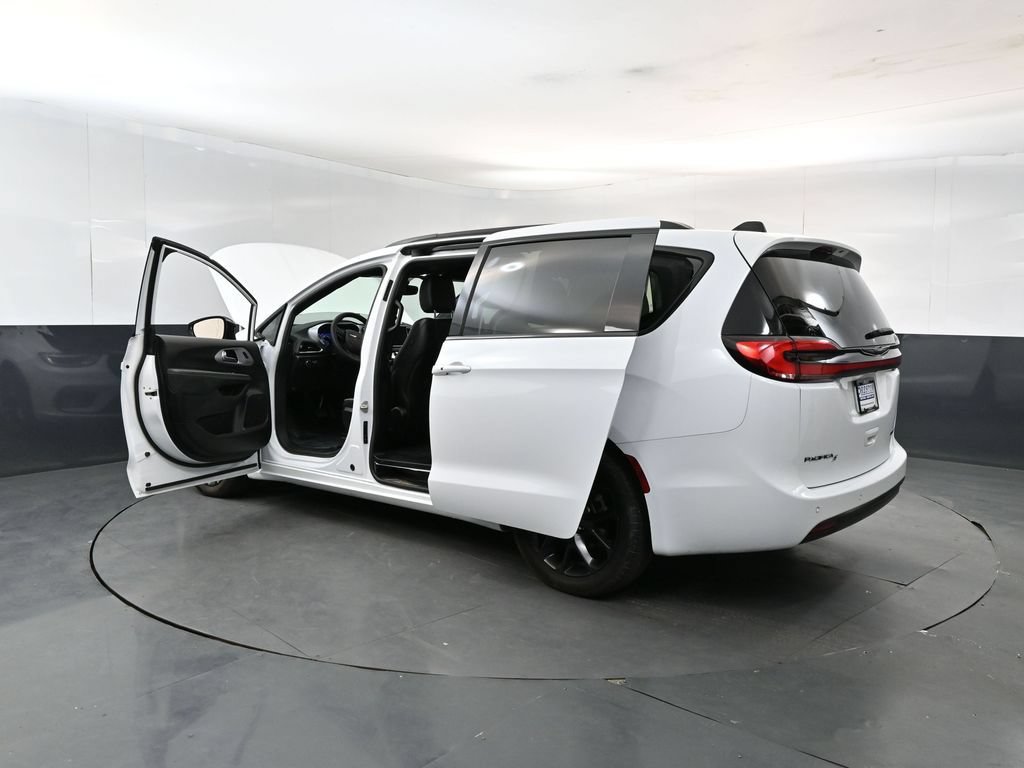 Used 2025 Chrysler Pacifica Limited FWD image 28