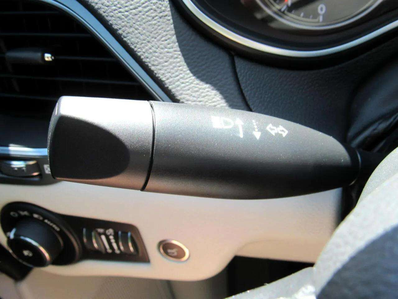 Used 2020 Jeep Cherokee Latitude Plus w/ Comfort/Convenience Group image 22