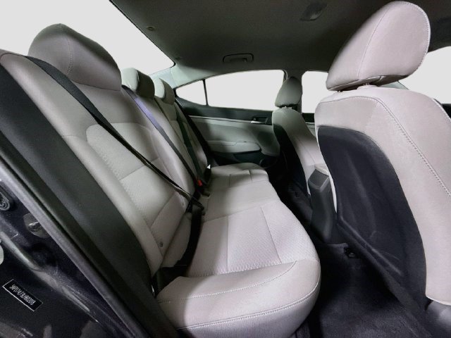 Used 2020 Hyundai Elantra SE FWD image 25