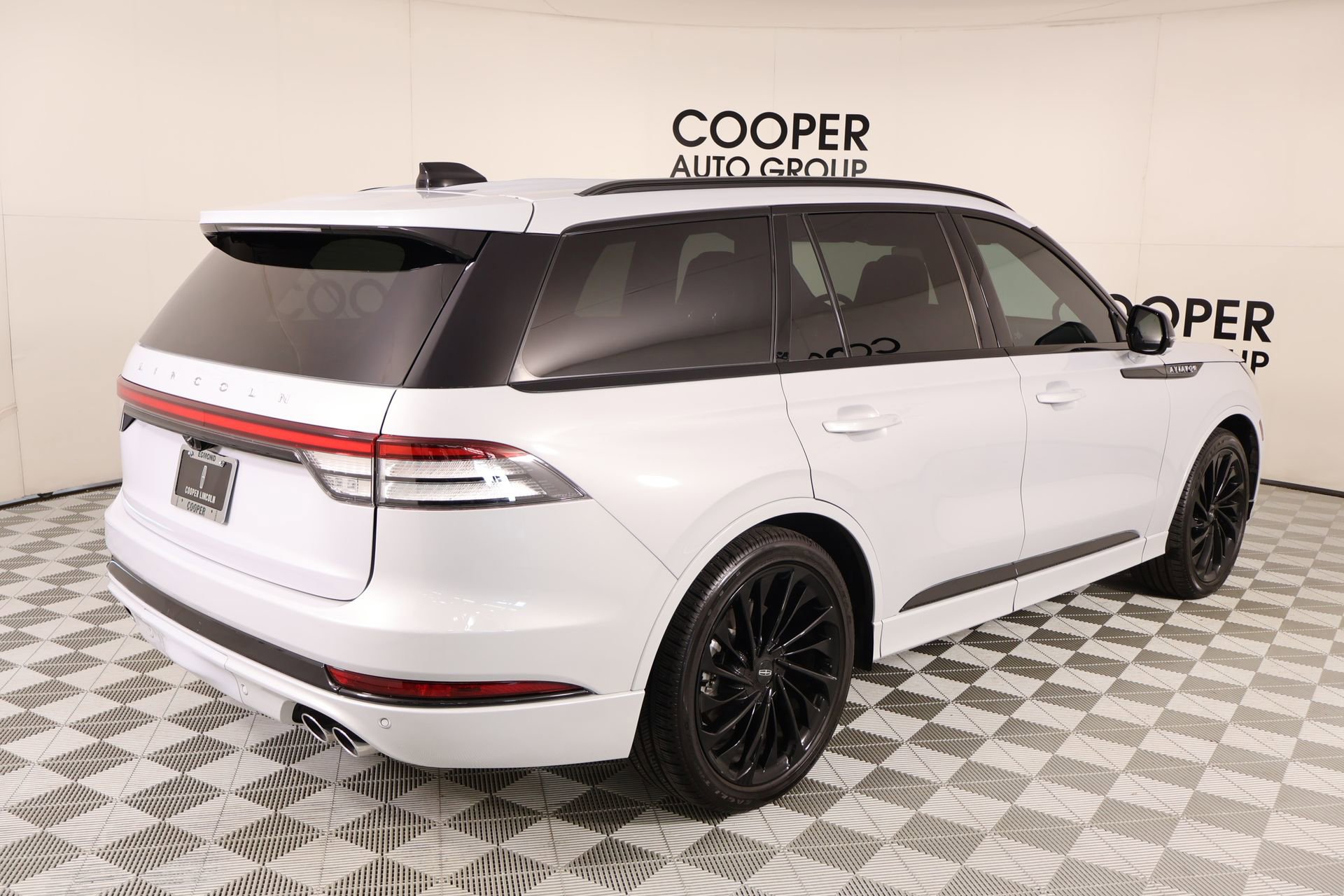 Used 2025 Lincoln Aviator Reserve w/ Equipment Group 201A AWD/4WD image 22