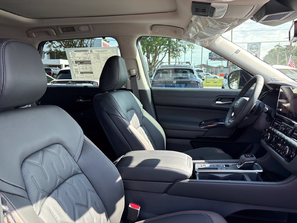 New 2026 Nissan Pathfinder Platinum FWD image 26