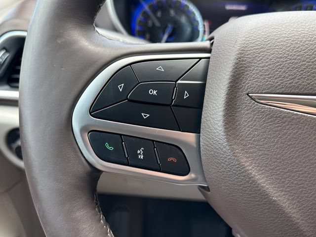 Used 2017 Chrysler Pacifica Touring-L Plus FWD image 35
