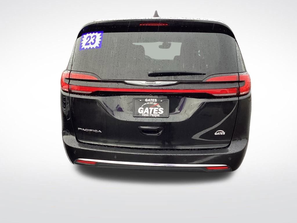Used 2023 Chrysler Pacifica Touring-L image 9