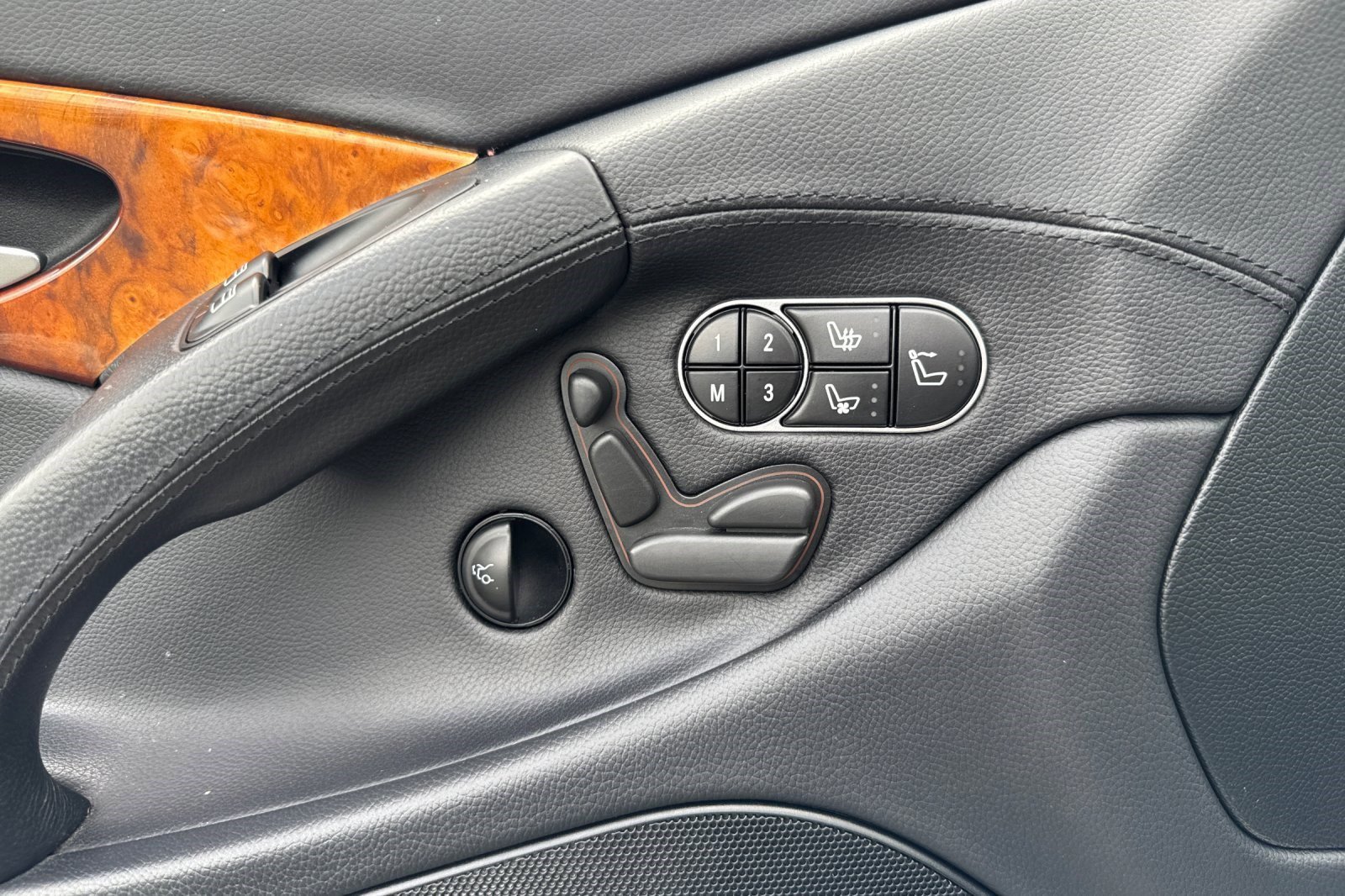 Used 2012 Mercedes-Benz SL 550 image 19