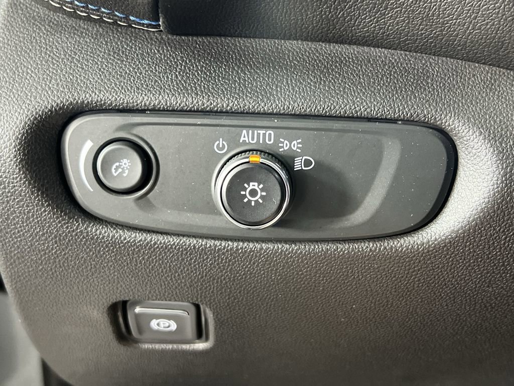 Certified 2023 Chevrolet Blazer RS w/ Driver Confidence II Package image 19