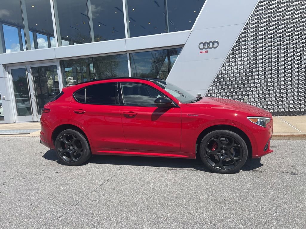 Used 2023 Alfa Romeo Stelvio Veloce AWD/4WD image 13