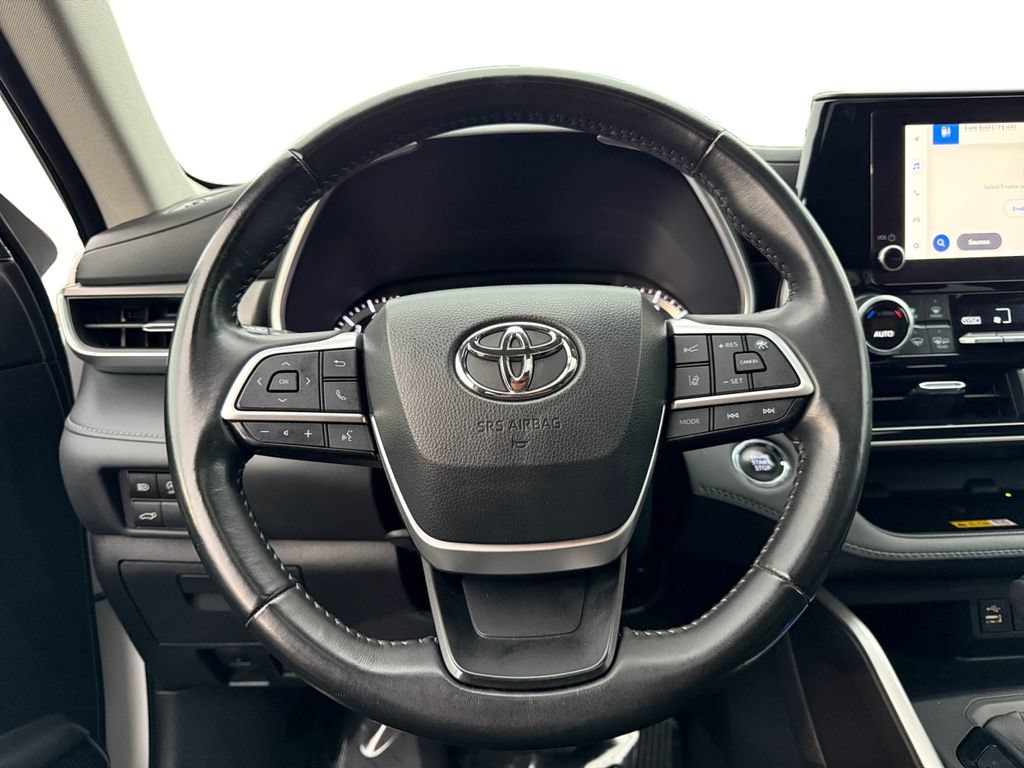 Used 2023 Toyota Highlander XLE AWD/4WD image 12