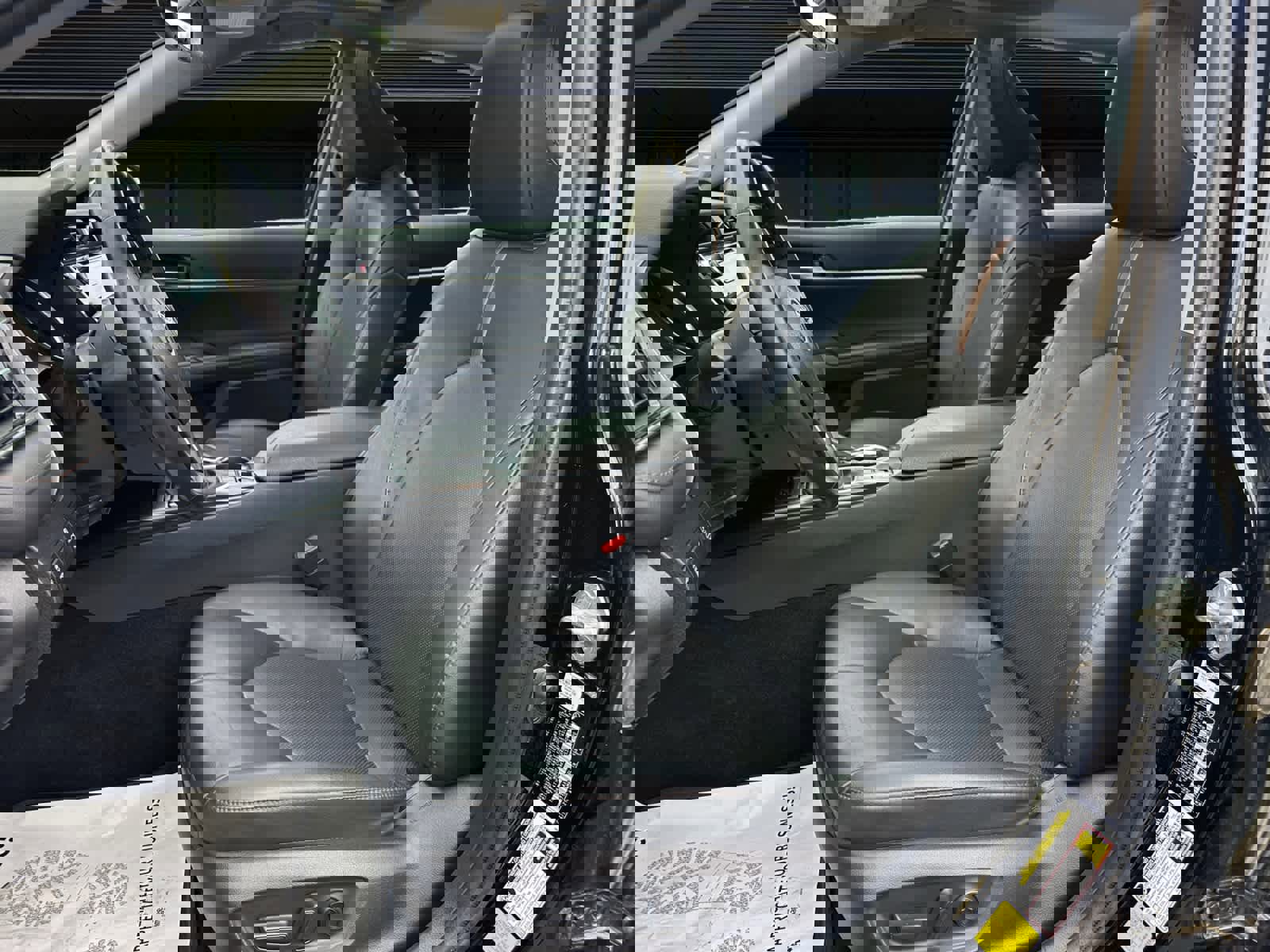 Used 2020 Toyota Camry XLE image 2