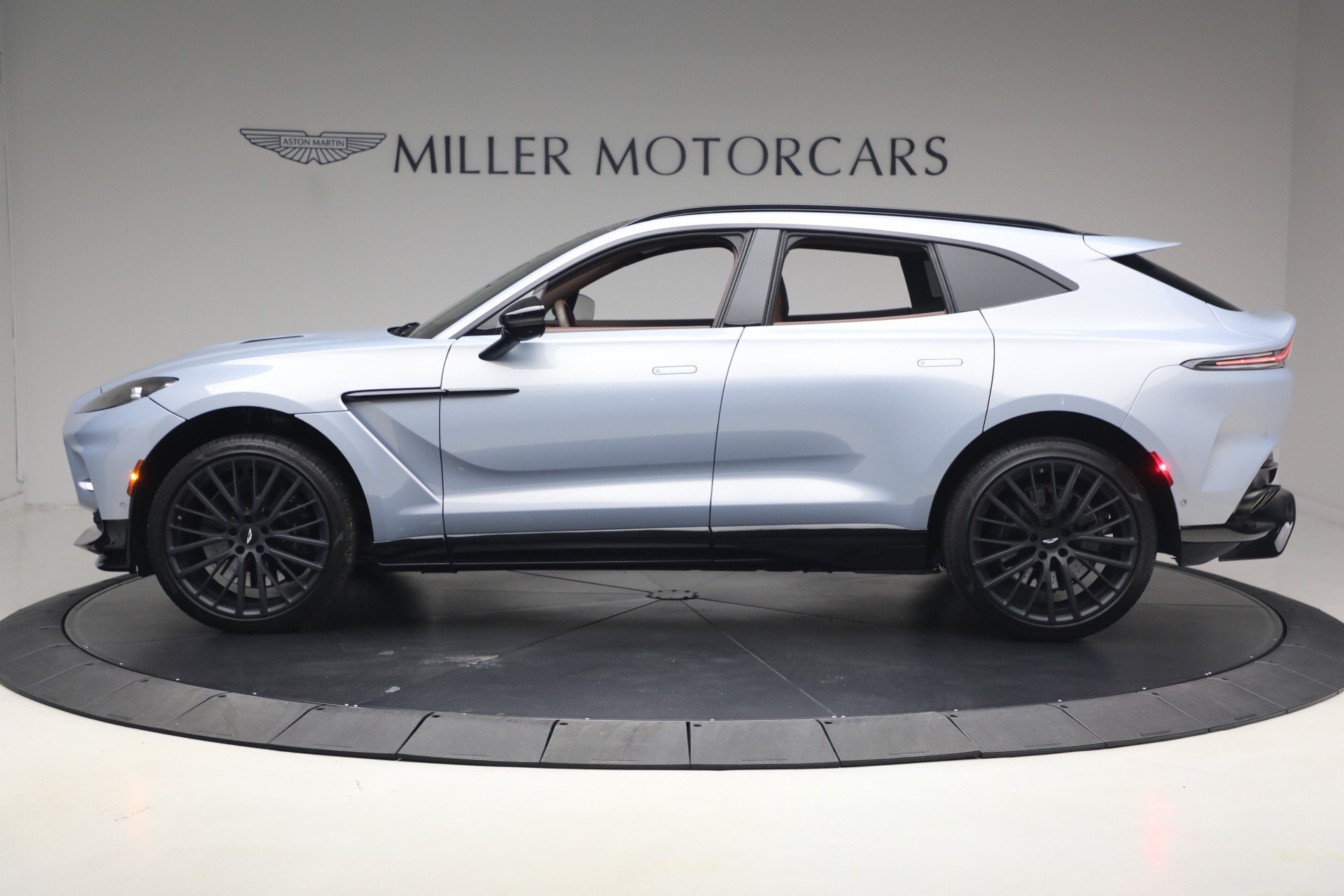 Used 2026 Aston Martin DBX 707 AWD/4WD image 3