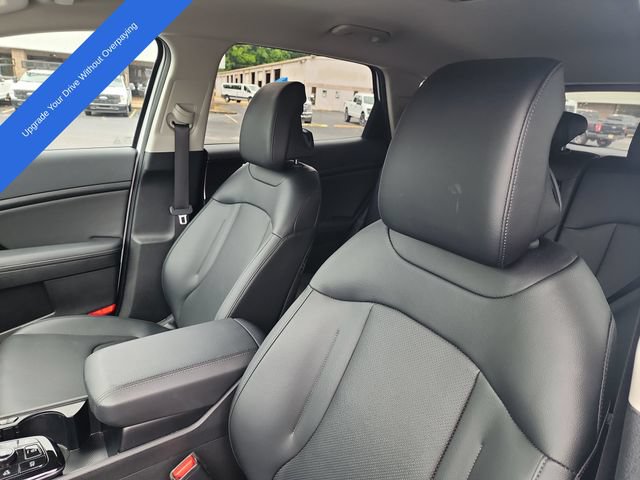 Used 2025 Kia Sportage EX FWD image 11
