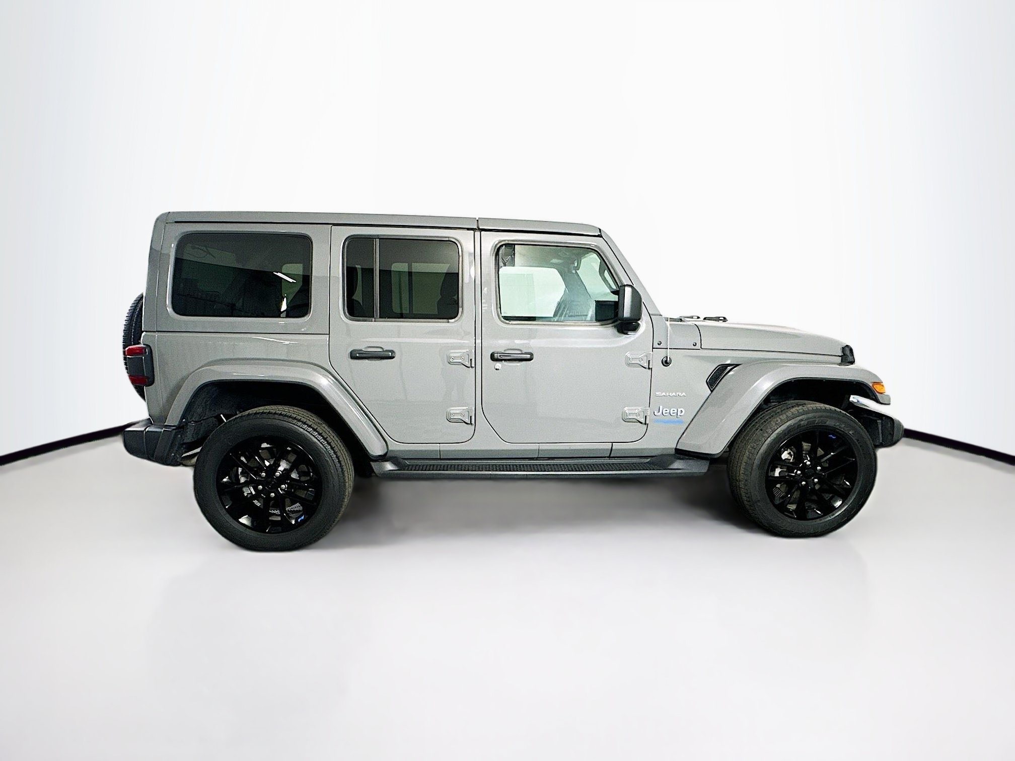 Used 2022 Jeep Wrangler Unlimited Sahara w/ Cold Weather Group AWD/4WD image 10