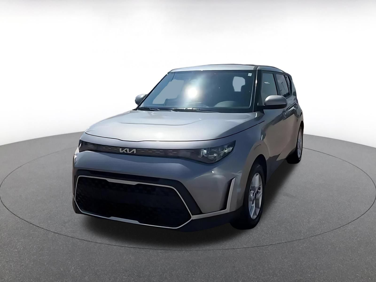 Used 2025 Kia Soul LX w/ LX Technology Package FWD image 5