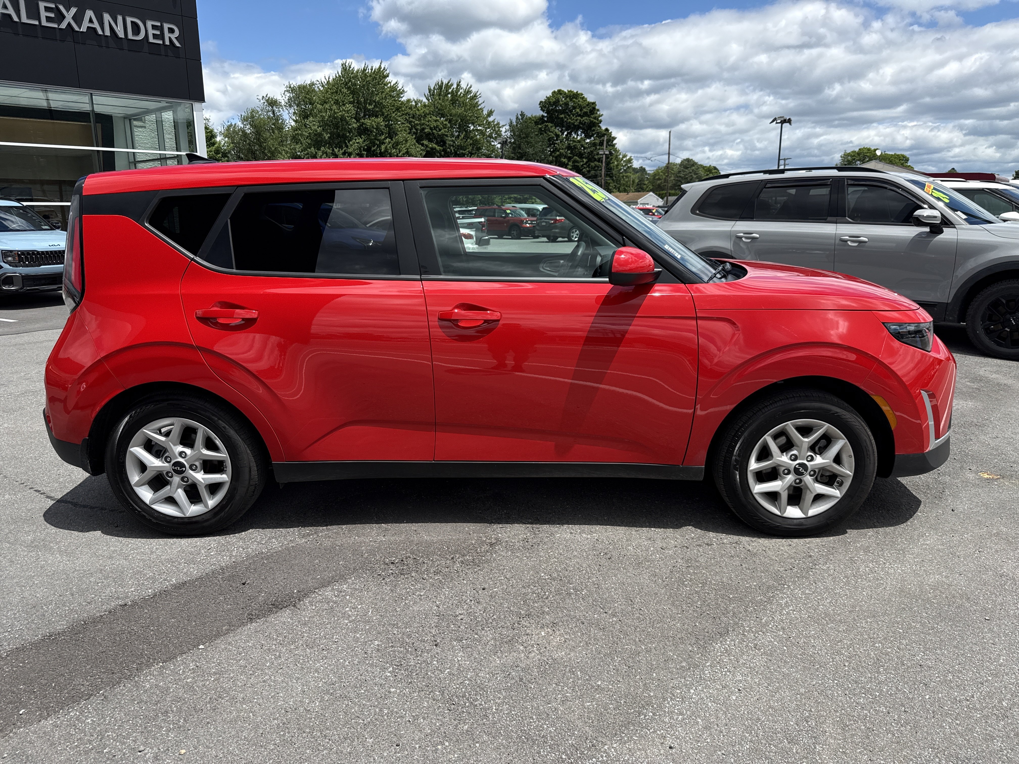 Certified 2025 Kia Soul LX w/ LX Technology Package FWD video 2