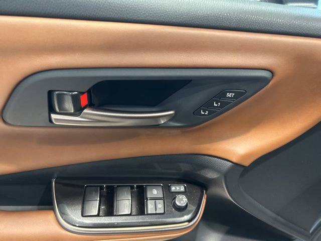 Used 2025 Toyota Crown Signia w/ Advanced Technology Package image 9