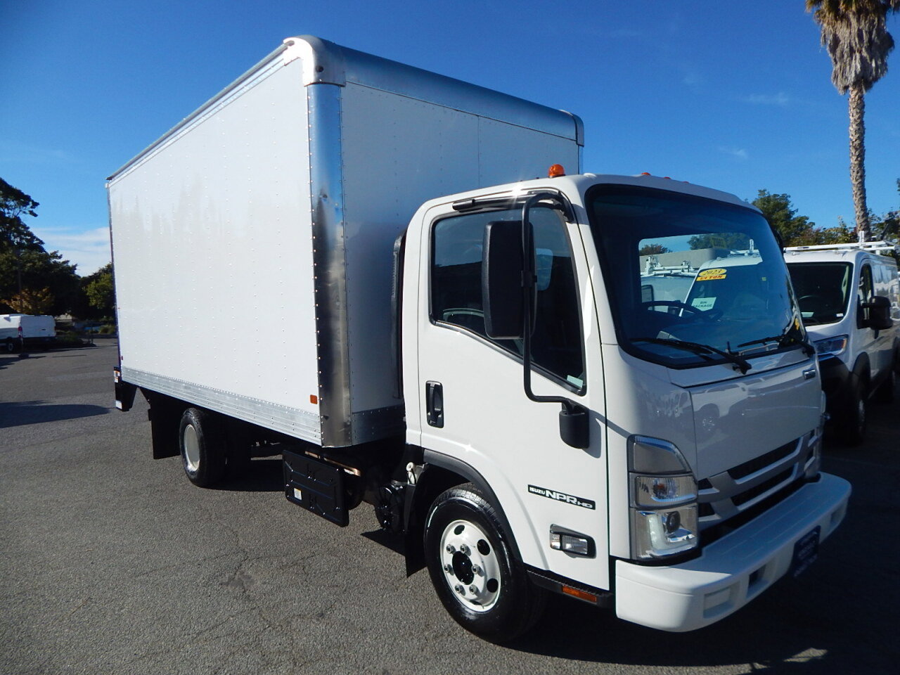 Used 2023 Isuzu NPR image 10