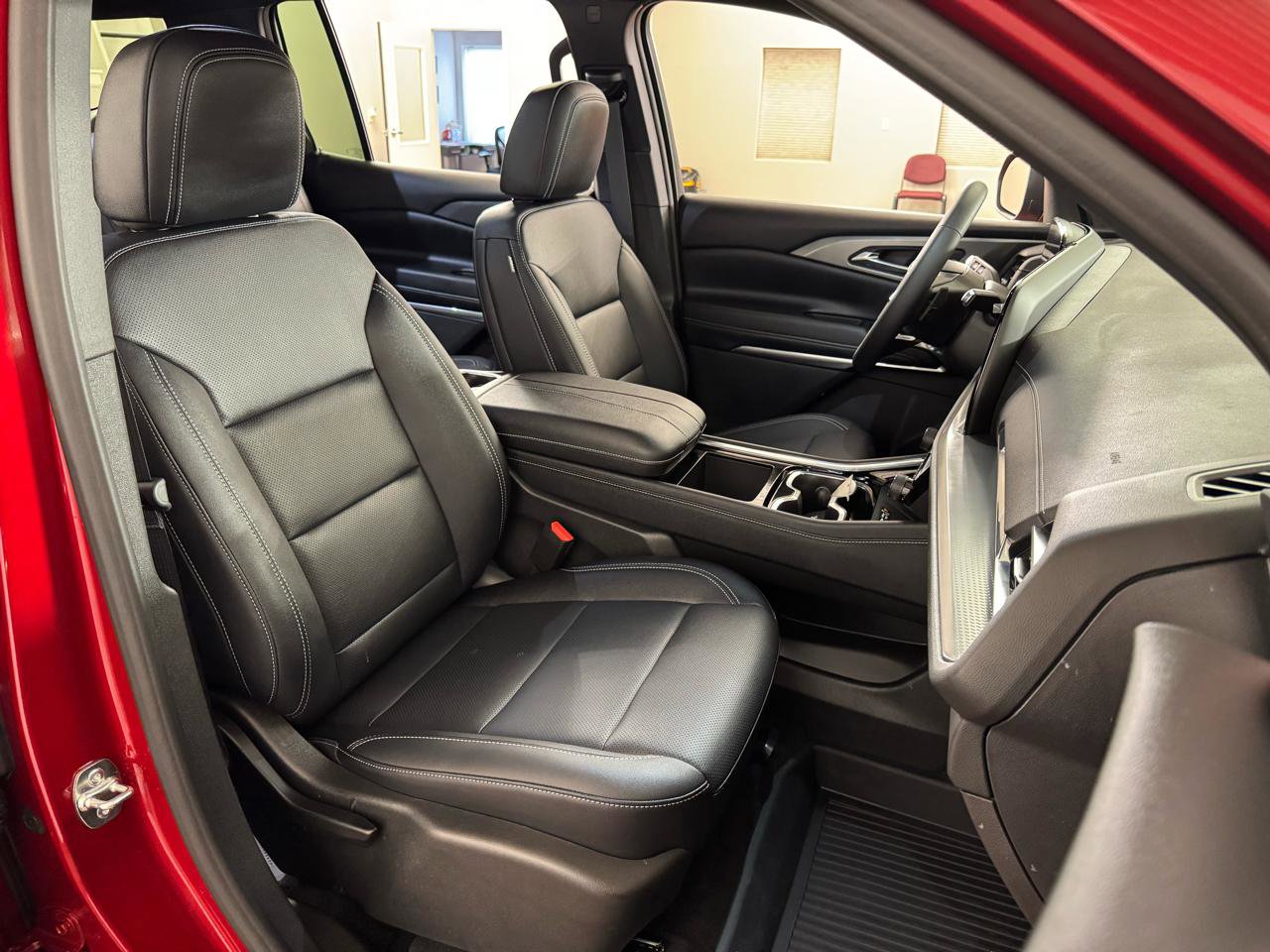 Used 2026 Chevrolet Traverse LT w/ Driver Confidence Package image 44