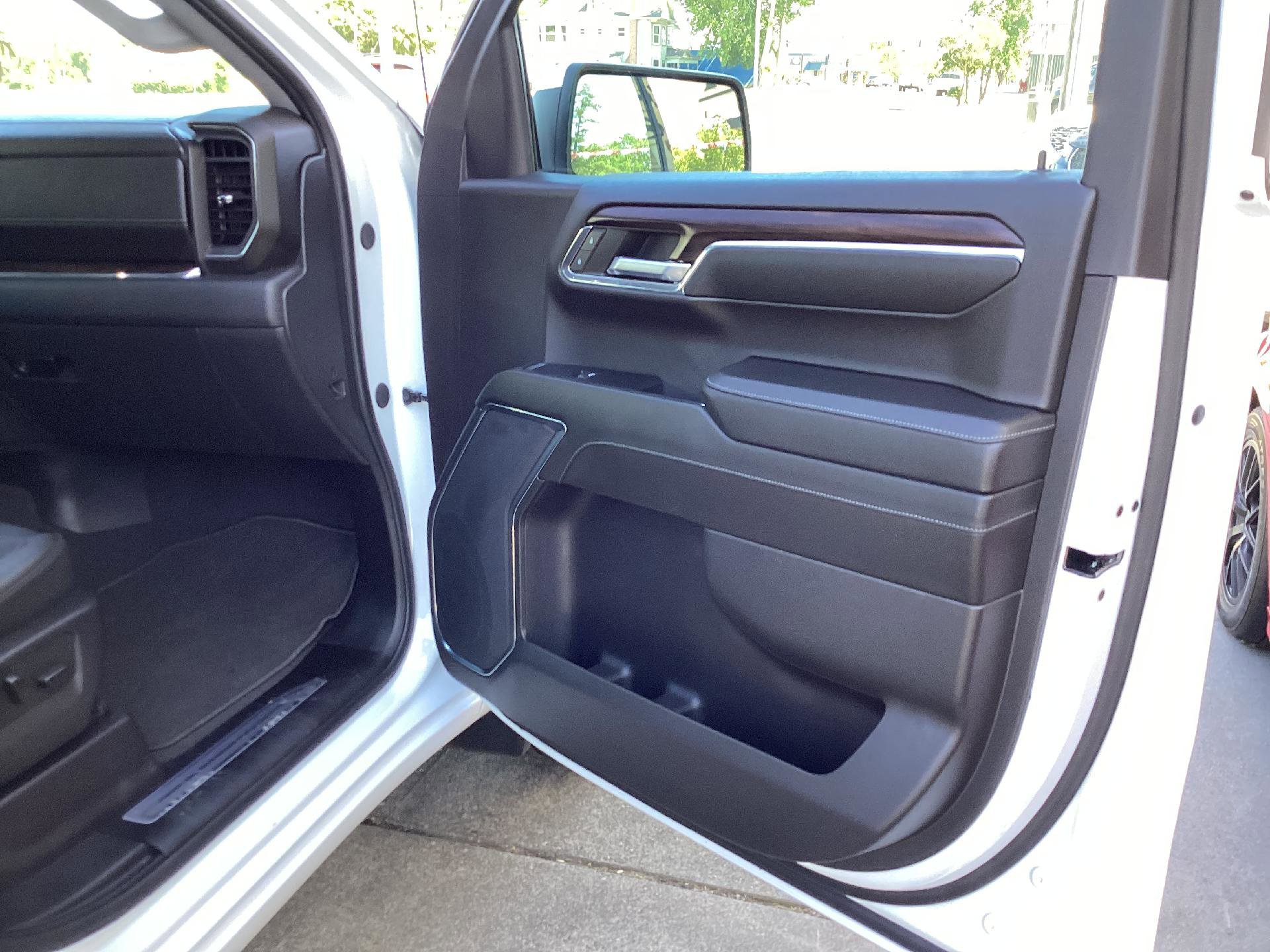 Used 2024 GMC Sierra 1500 SLT AWD/4WD image 13