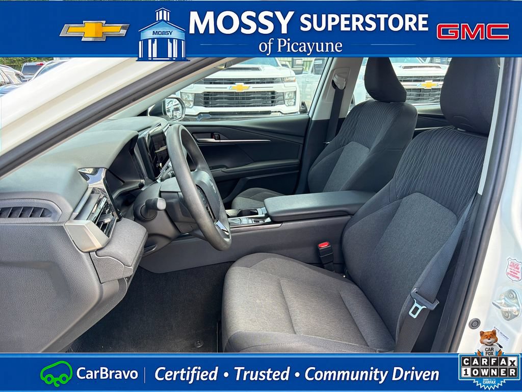Used 2025 Toyota Camry LE FWD image 11