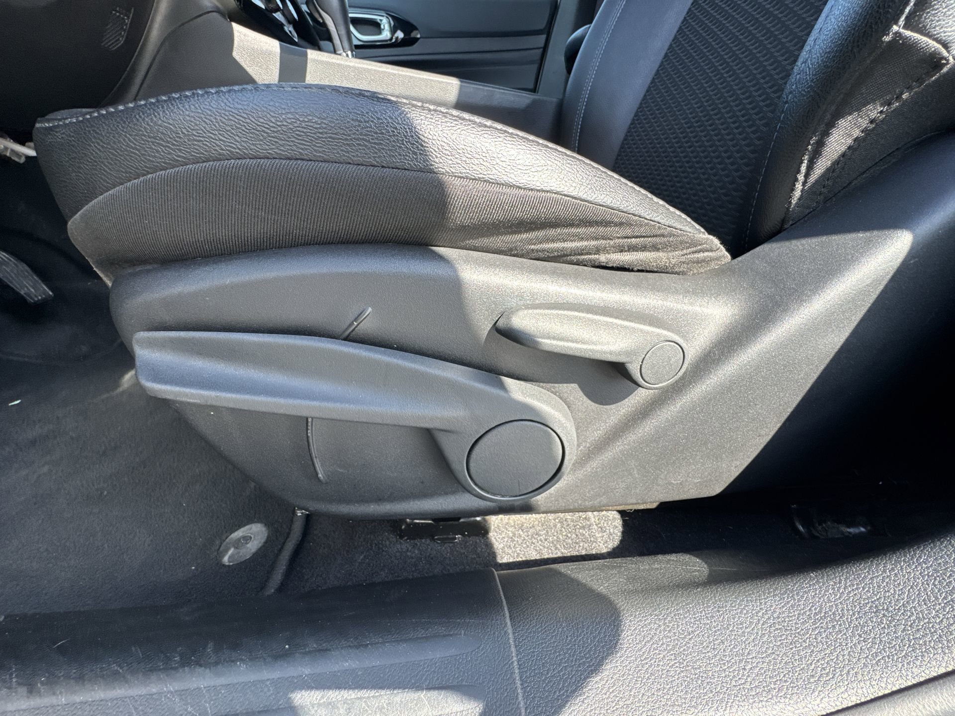 Used 2025 Jeep Compass Latitude w/ Altitude Special Edition image 12