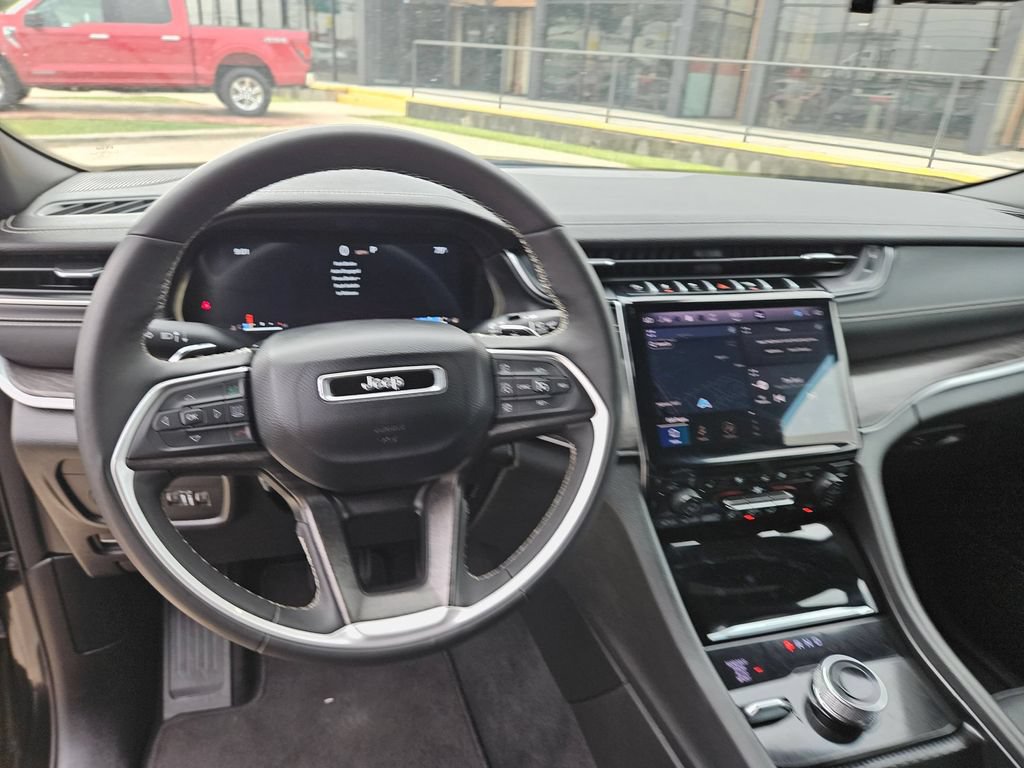 Used 2024 Jeep Grand Cherokee L Limited w/ Luxury Tech Group II AWD/4WD image 17