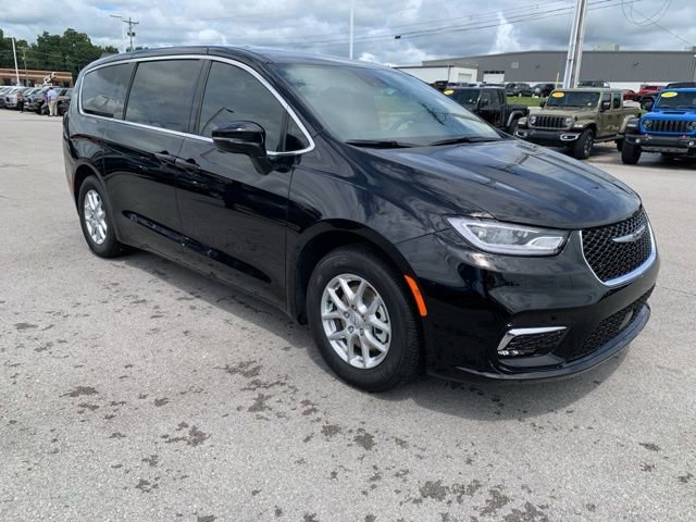 New 2026 Chrysler Pacifica Select image 1