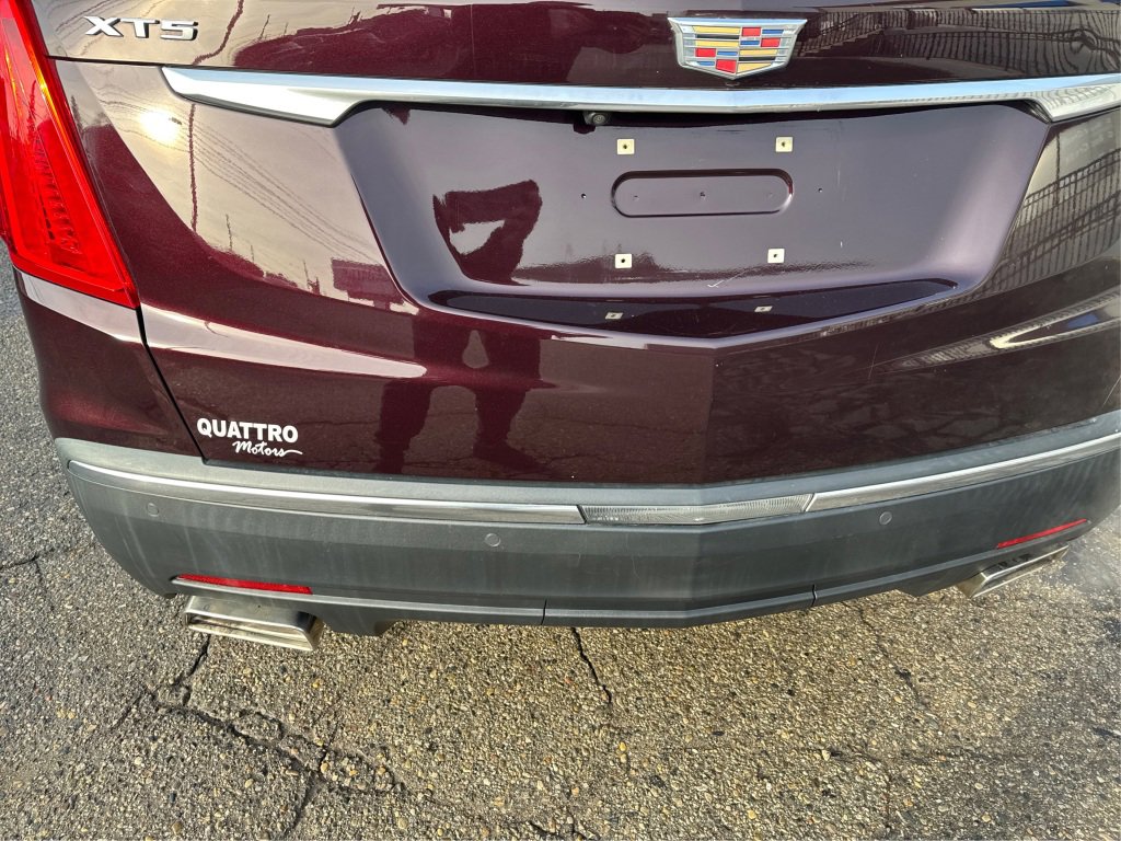 Used 2018 Cadillac XT5 Luxury w/ Driver Awareness Package image 17