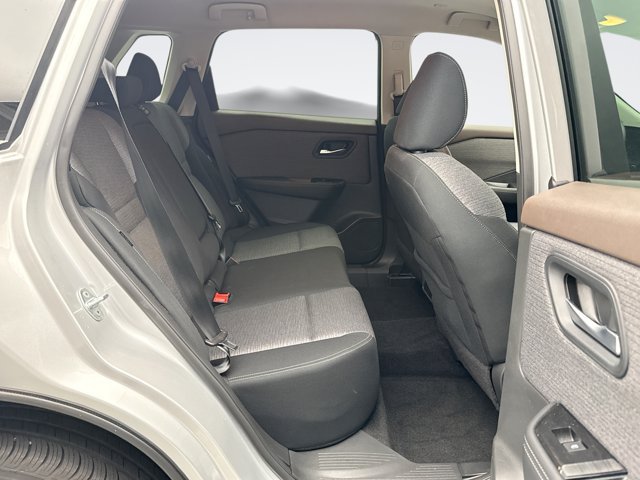 Used 2023 Nissan Rogue SV AWD/4WD image 17