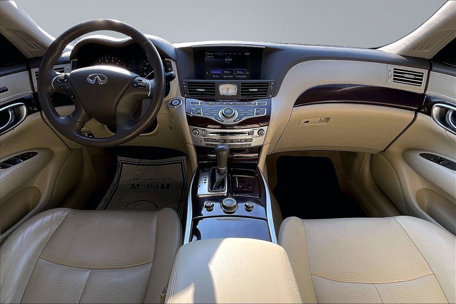 Used 2018 INFINITI Q70 Luxe w/ Cargo Package RWD image 17