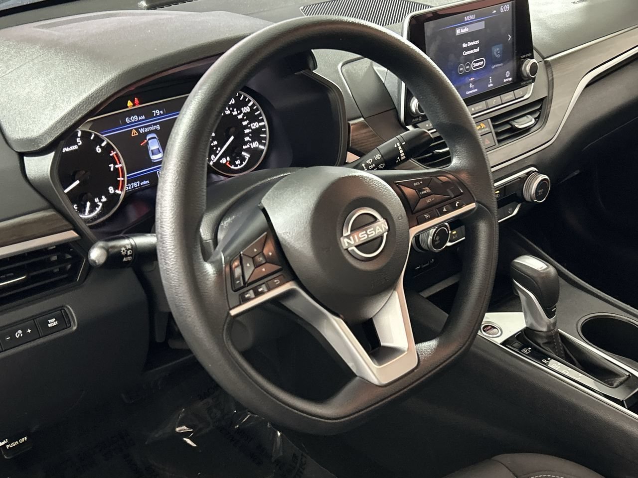 Used 2025 Nissan Altima 2.5 SV FWD image 14