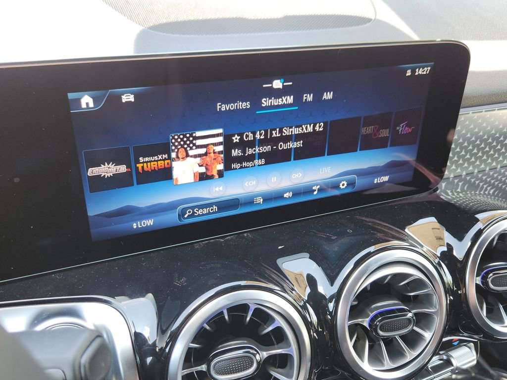 New 2025 Mercedes-Benz GLB 250 4MATIC image 17