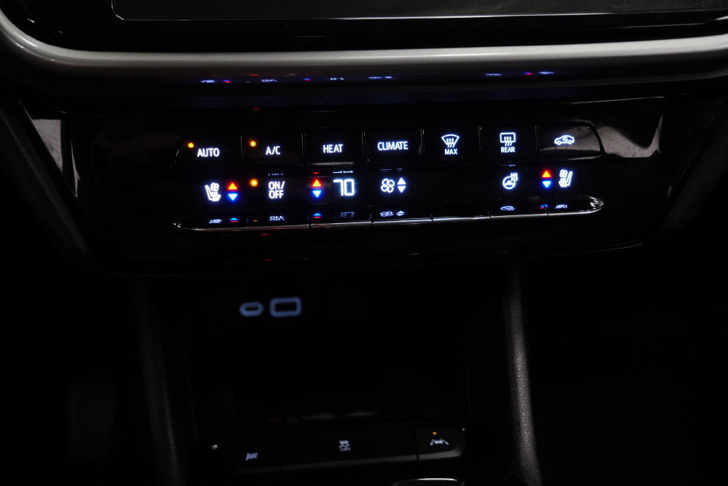 Certified 2023 Chevrolet Bolt EUV Premier FWD image 27