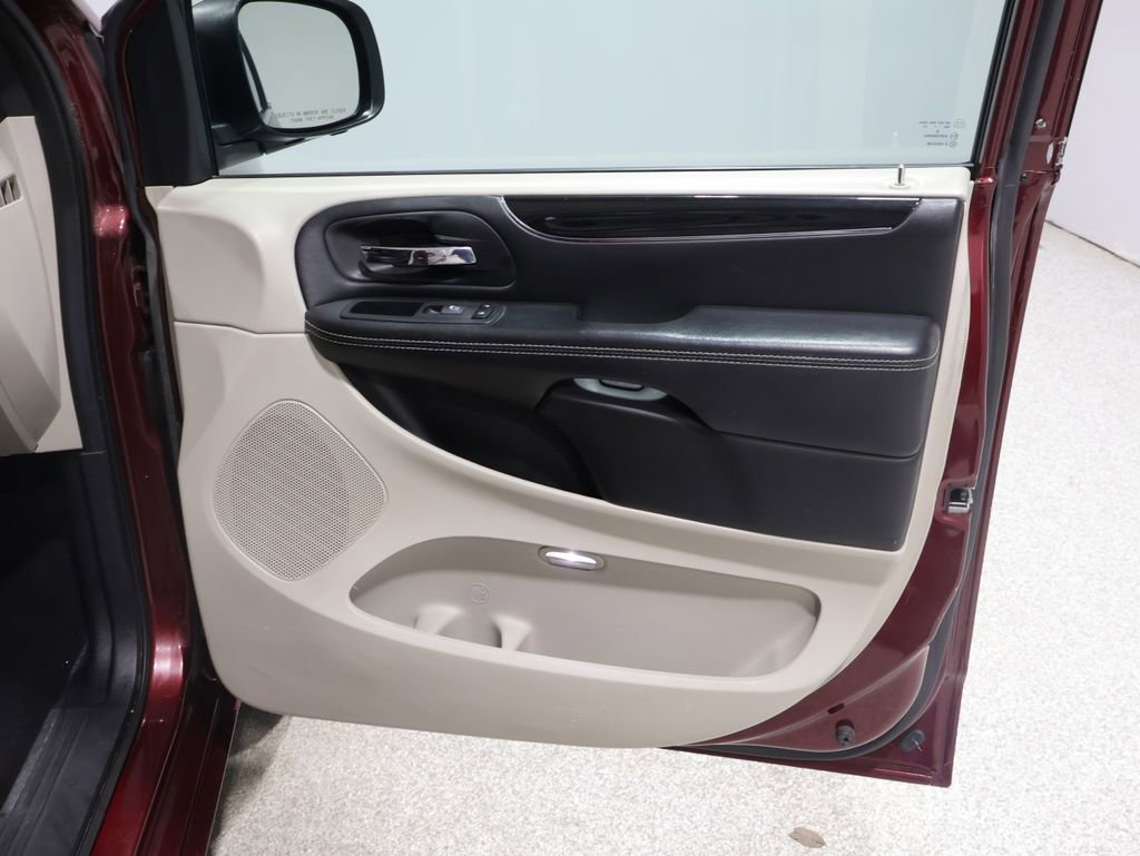 Used 2017 Dodge Grand Caravan SXT FWD image 22