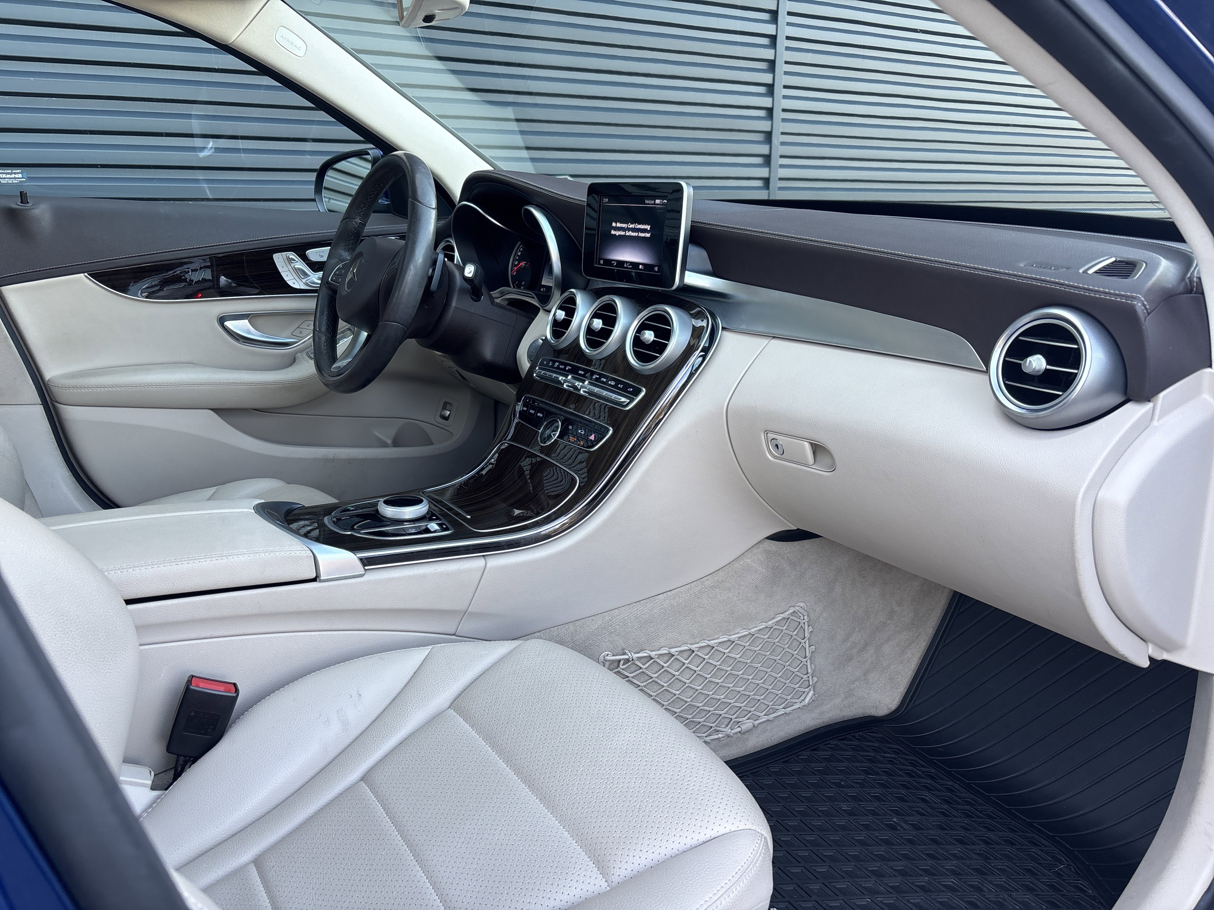 Used 2017 Mercedes-Benz C 300 4MATIC Sedan image 9