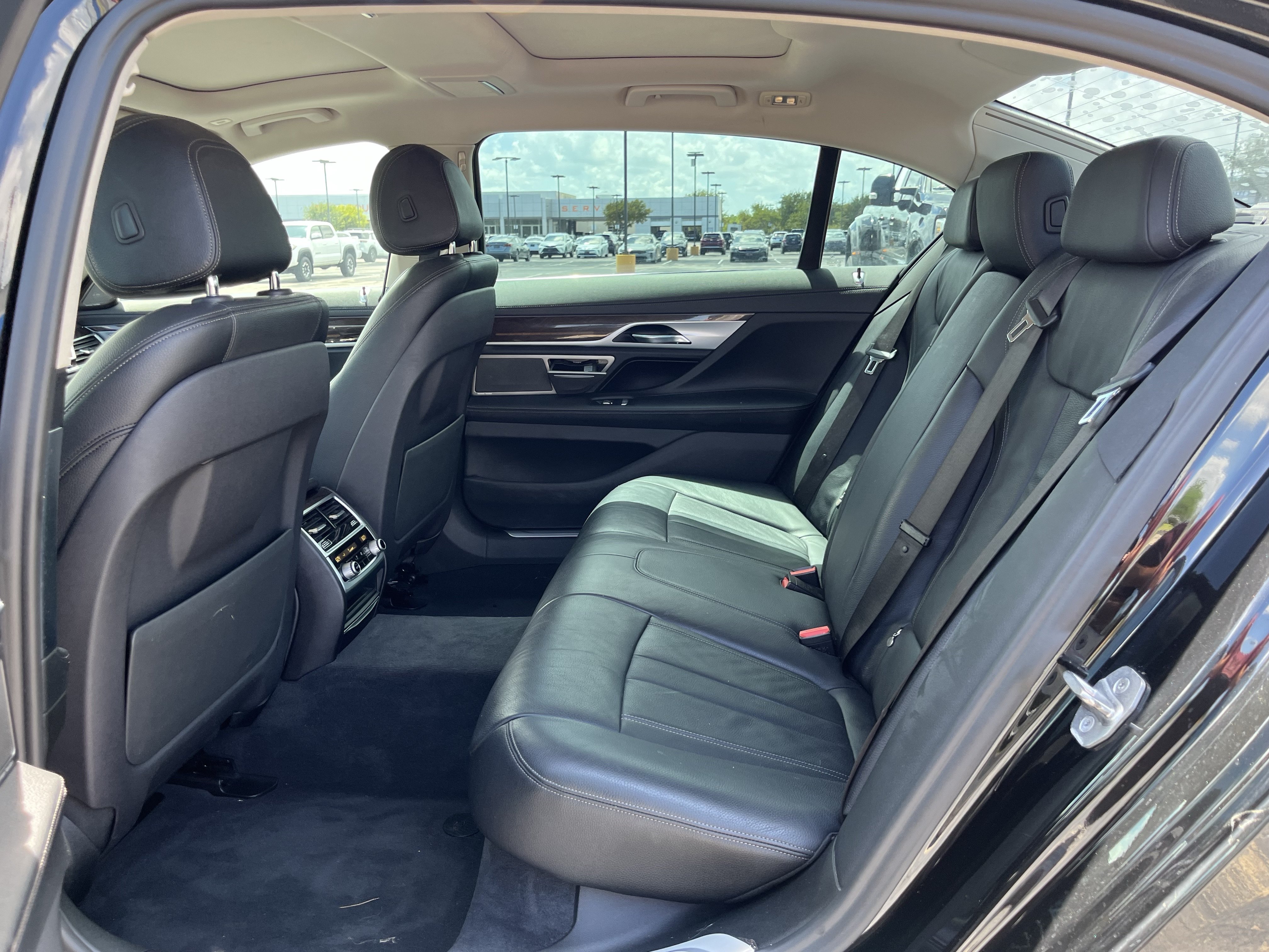 Used 2018 BMW 740i RWD image 34