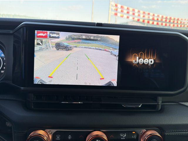 Used 2024 Jeep Gladiator Mojave AWD/4WD image 26