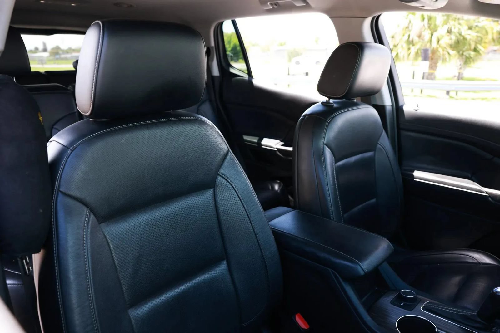 Used 2019 GMC Acadia SLT FWD image 16