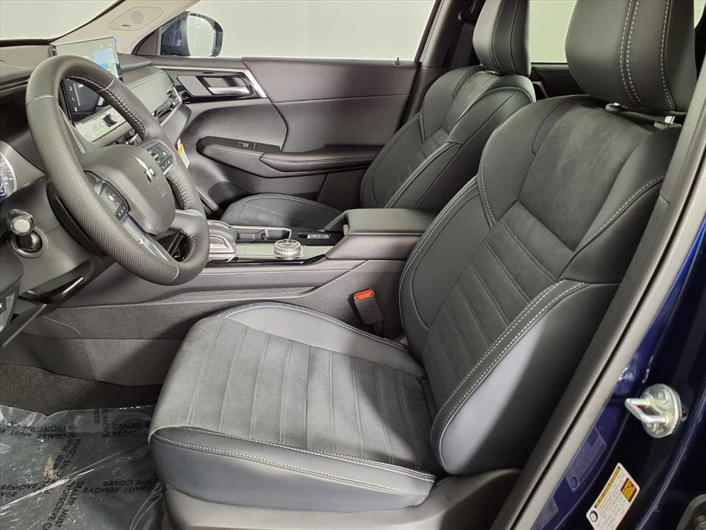 New 2025 Mitsubishi Outlander SE image 19