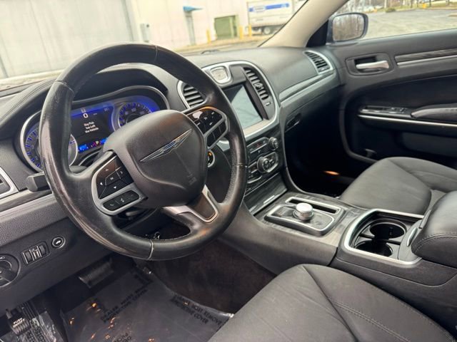 Used 2018 Chrysler 300 Touring w/ Sport Appearance Package image 10