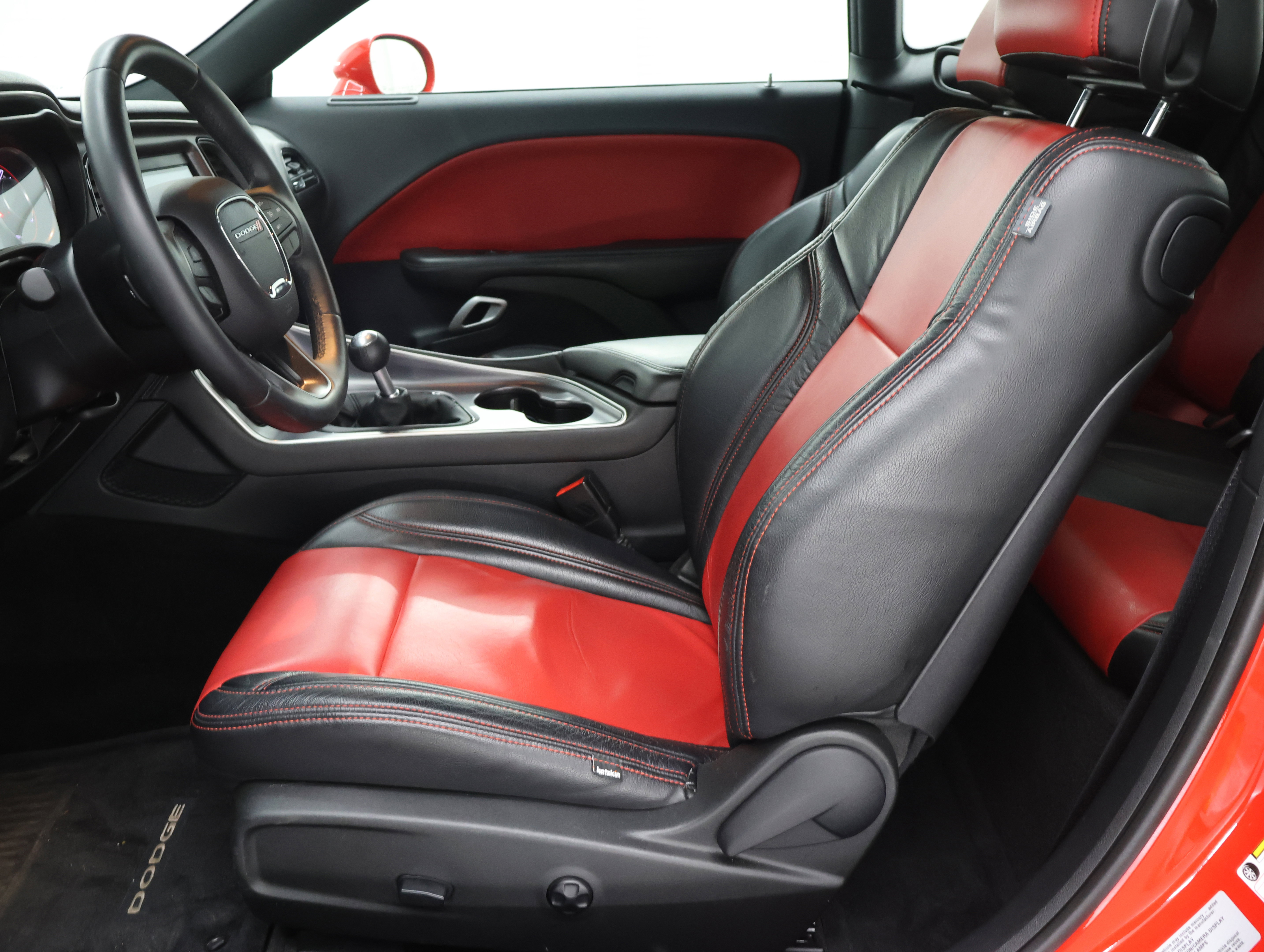 Used 2015 Dodge Challenger R/T w/ Quick Order Package 22B R/T image 8