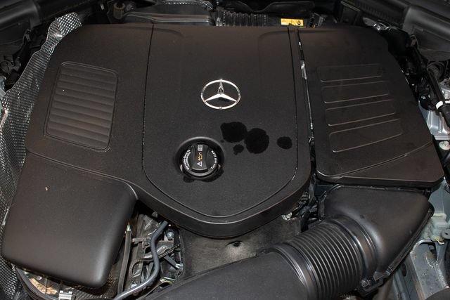 Used 2023 Mercedes-Benz GLC 300 4MATIC w/ AMG Line image 4