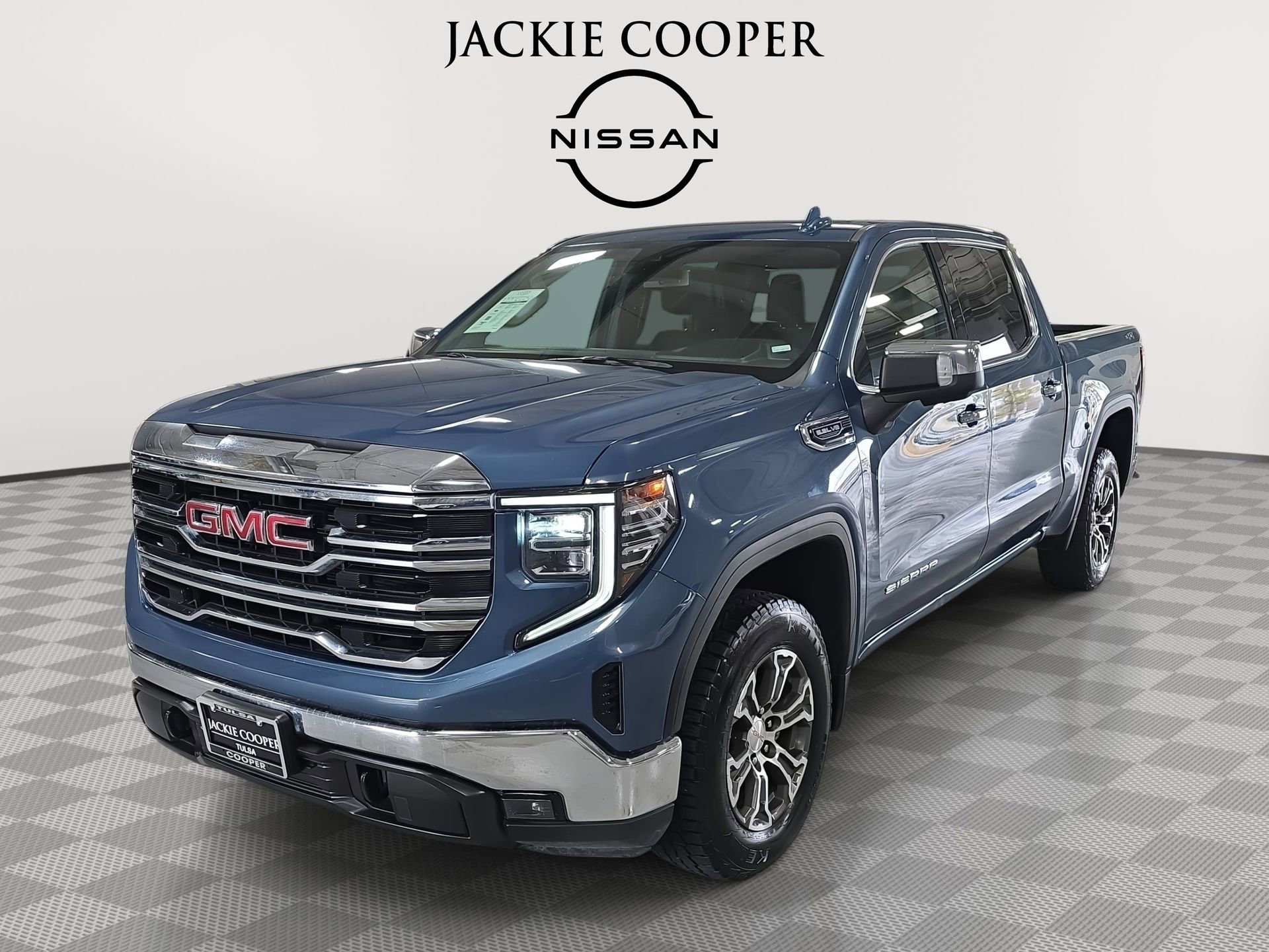 Used 2024 GMC Sierra 1500 SLT AWD/4WD image 1