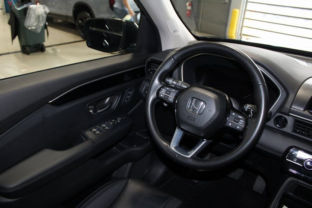 Used 2023 Honda Pilot Touring image 24