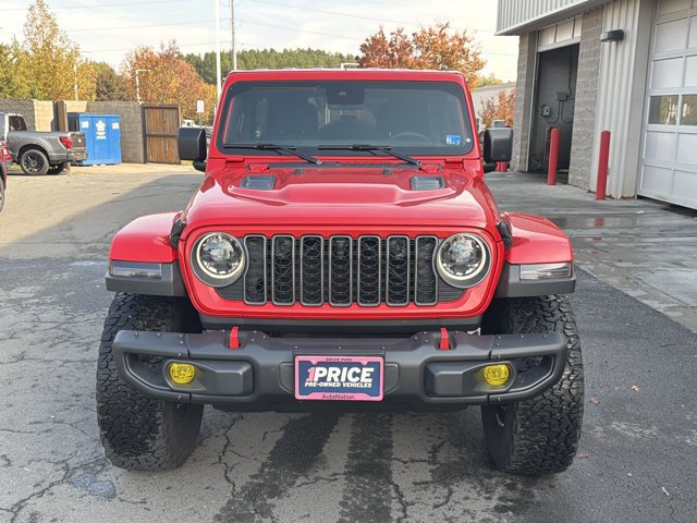 Used 2025 Jeep Wrangler Unlimited Rubicon AWD/4WD image 2