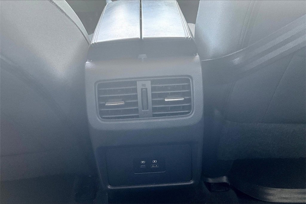 Used 2021 Nissan Rogue SV image 31