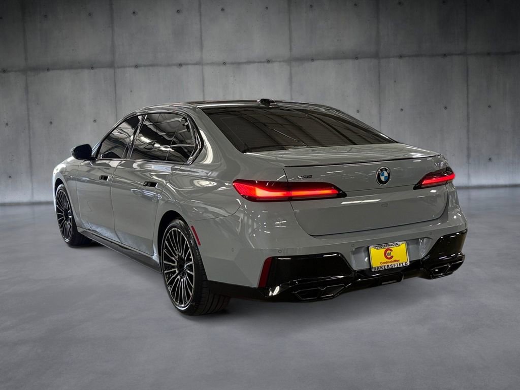 Used 2024 BMW 760i xDrive w/ Executive Package image 3