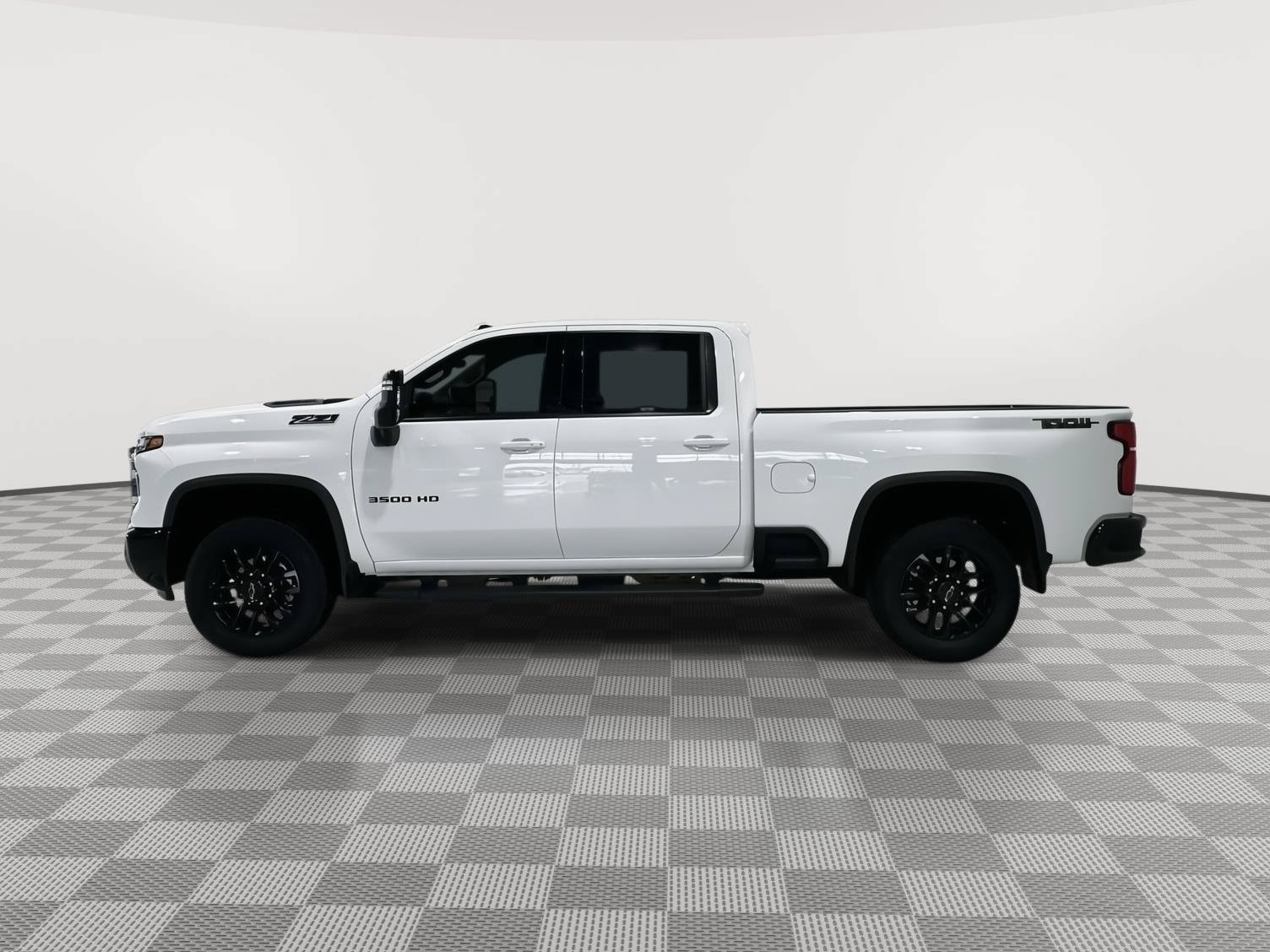 Used 2025 Chevrolet Silverado 3500 LTZ w/ LTZ Plus Package AWD/4WD image 2