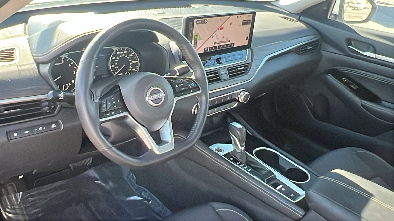 Used 2023 Nissan Altima 2.5 SV w/ SV Premium Package image 16