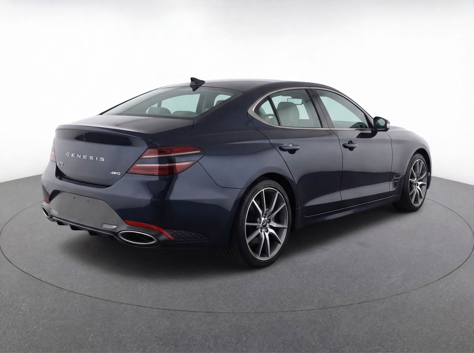 Used 2025 Genesis G70 2.5T image 9