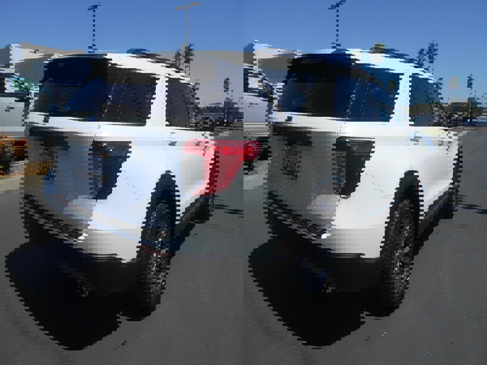 Used 2023 Ford Explorer XLT w/ Equipment Group 202A image 3