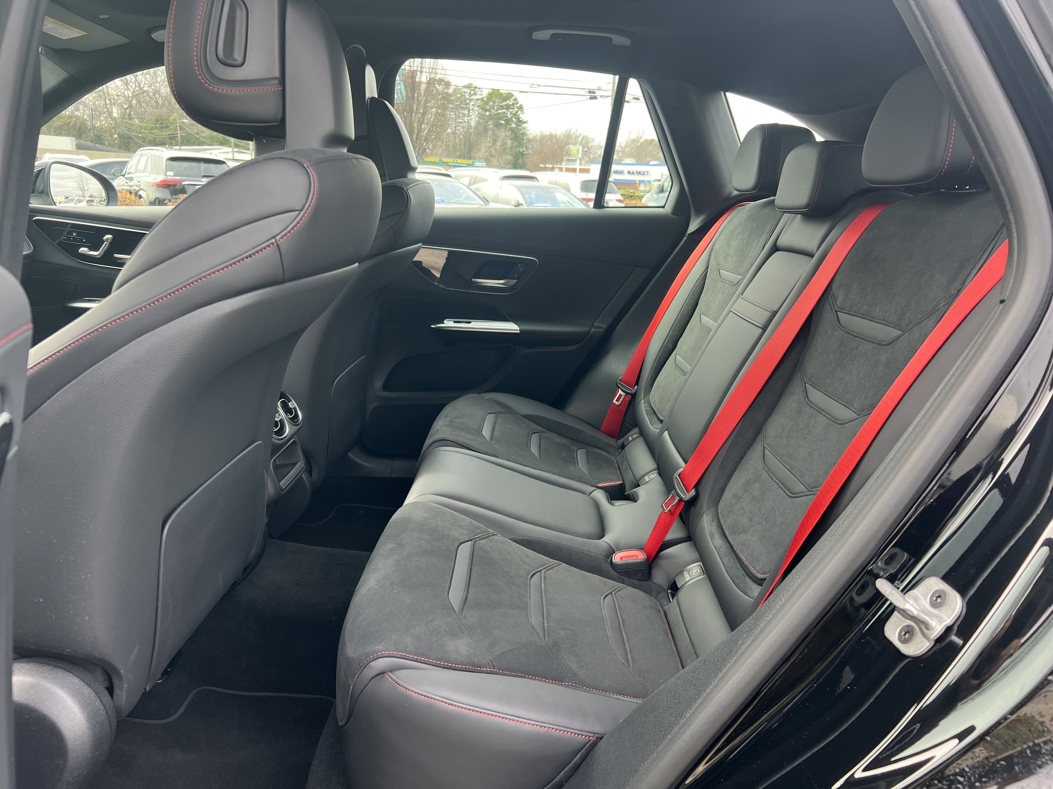 Certified 2025 Mercedes-Benz GLC 43 AMG 4MATIC image 33